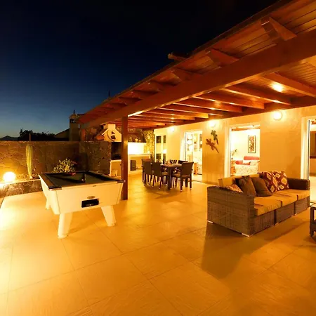 Brilliant Puerto Del Carmen Dos Piedras 4 Bedrooms Private Pool Rustic Styled Interior