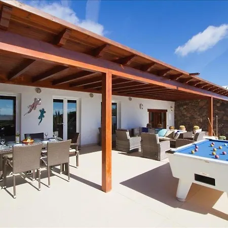 Villa Brilliant Puerto Del Carmen Dos Piedras 4 Bedrooms Private Pool