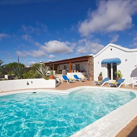 Villa Brilliant Puerto Del Carmen Dos Piedras 4 Bedrooms Private Pool *